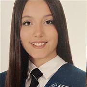 Hola, me llamo Paula y tengo el título de bachillerato. Tengo 19 años y puedo enseñar materias que se cursan en los años de cole.